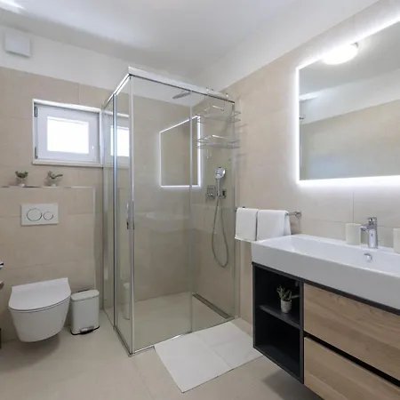 Ferienhaus Ferienvilla Lazy Day Oasis Ljubitovica